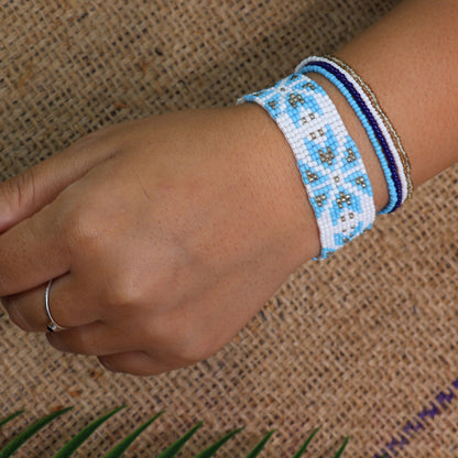 Blue Daisy Bracelet |  Blue Bracelet | Handmade Blue Beaded Bracelet | Beaded Bracelets for women.